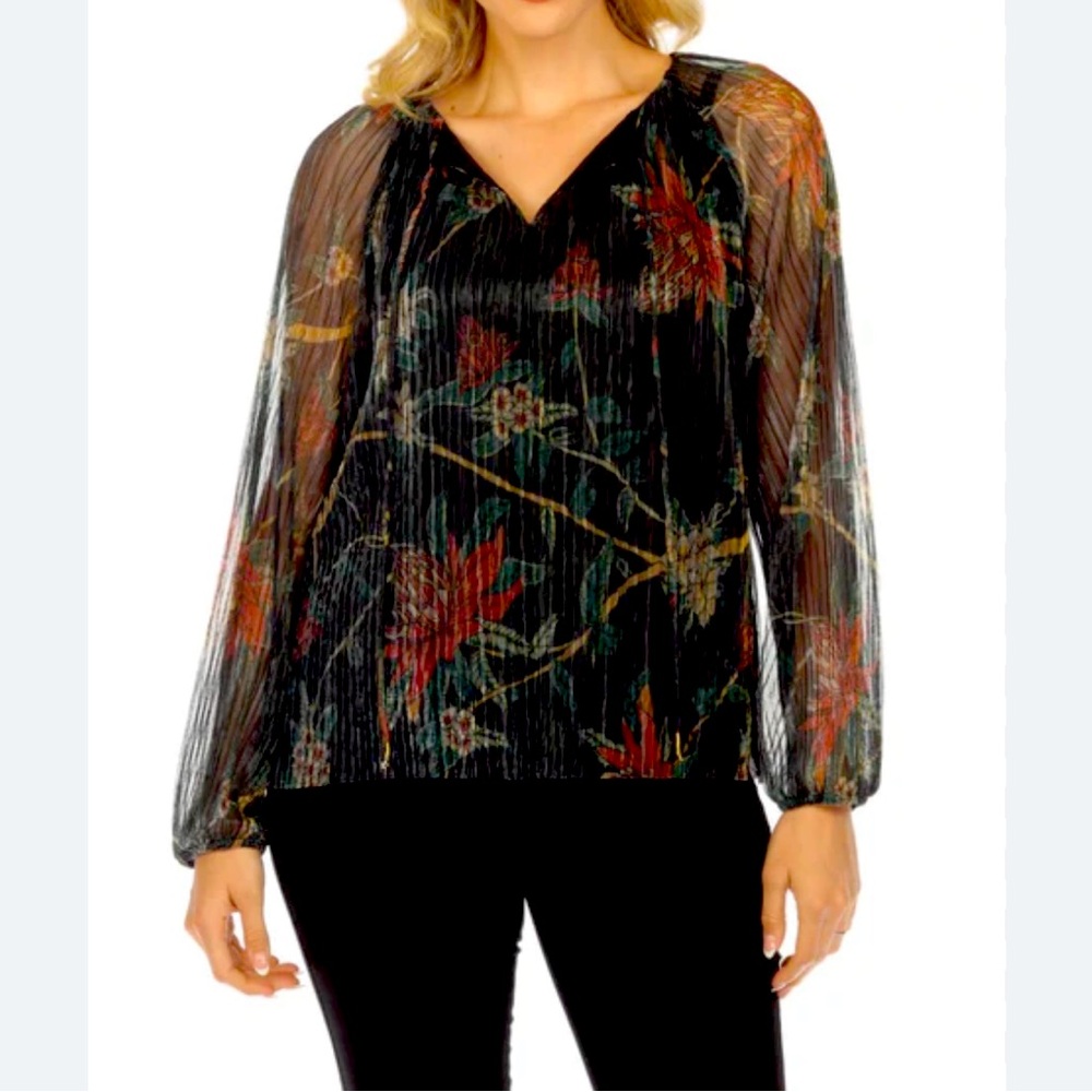 NWT Johnny Was Evelina Metallic Blouse
• V-neckline with tie, elastic cuffs